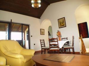 Posedenie v ubytovaní Holiday house in Kukljica with sea view, terrace, air conditioning, Wi-Fi (4572-1)