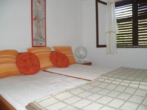Posteľ alebo postele v izbe v ubytovaní Holiday house in Kukljica with sea view, terrace, air conditioning, Wi-Fi (4572-1)
