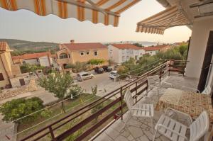 Balkón alebo terasa v ubytovaní Apartment in Cres with sea view, balcony, air conditioning, Wi-Fi (4249-1)