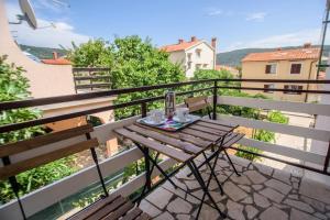 Balkón alebo terasa v ubytovaní Apartment in Cres with sea view, balcony, air conditioning, Wi-Fi (4249-1)