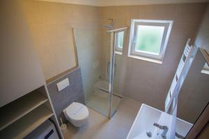 Kúpeľňa v ubytovaní Apartment in Cres with sea view, balcony, air conditioning, Wi-Fi (4249-1)
