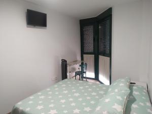 Łóżko lub łóżka w pokoju w obiekcie Edificio Valles del Lúpulo (DUPLEX)
