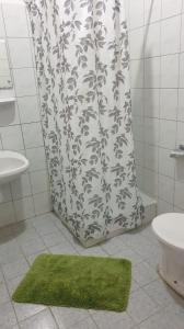 A bathroom at Aqua Hostel