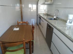 Kuchnia lub aneks kuchenny w obiekcie Edificio Valles del Lúpulo (DUPLEX)