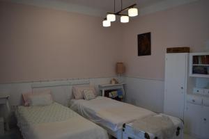 Posteľ alebo postele v izbe v ubytovaní Malomszeg Apartman 2