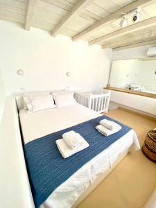 Ένα ή περισσότερα κρεβάτια σε δωμάτιο στο Sunny house mykonos town