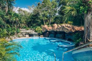 Bazén v ubytování Iberostar Waves Tucan - All Inclusive nebo v jeho okolí
