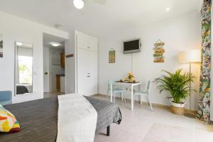 Posteľ alebo postele v izbe v ubytovaní SWEET DREAMS BENALBEACH + 35 fotografií