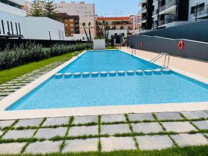 Bazén v ubytovaní Apartamento nuevo junto al mar con plaza de garaje!! Perfecto para familias alebo v jeho blízkosti