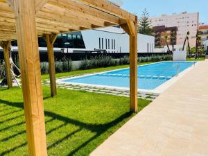 Bazén v ubytovaní Apartamento nuevo junto al mar con plaza de garaje!! Perfecto para familias alebo v jeho blízkosti