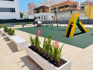 Detský kútik v ubytovaní Apartamento nuevo junto al mar con plaza de garaje!! Perfecto para familias