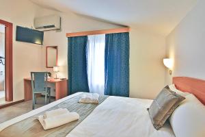 Postel nebo postele na pokoji v ubytování Hotel La Perla