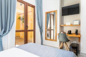 a bedroom with a bed and a window at Vittoria Rooms in Quartu SantʼElena