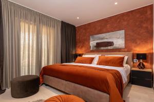 En eller flere senge i et værelse på Luxury Villa Santa Cruz with XL pool and Jacuzzi + 45 billeder