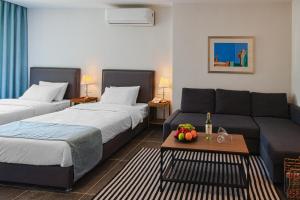 Una cama o camas en una habitación de Canary Boutique Hotel