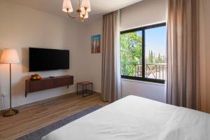Una cama o camas en una habitación de Canary Boutique Hotel