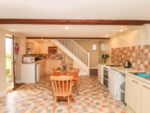 Kuchyň nebo kuchyňský kout v ubytování The Linney + 16 fotografií