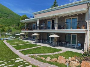 Afbeelding uit fotogalerij van Villa Nina - Apartments & Relax in Caprino Veronese