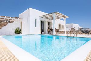 Bazén v ubytovaní Villa Aegean Blue by LLB Villas - Beach in 500m. alebo v jeho blízkosti
