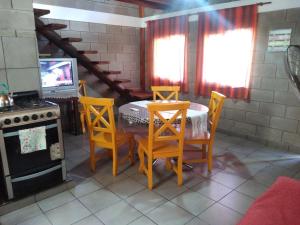 Dapur atau dapur kecil di Cabañas El Nogal