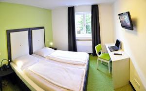 TV a/nebo společenská místnost v ubytování Amiga Hotel München Messe