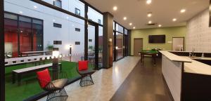 Kuchyň nebo kuchyňský kout v ubytování Essence Hotel Carlton