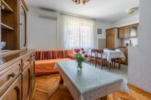Kuchyň nebo kuchyňský kout v ubytování Apartments Mirena