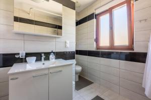 Koupelna v ubytování Apartments Mirena + 66 fotografií