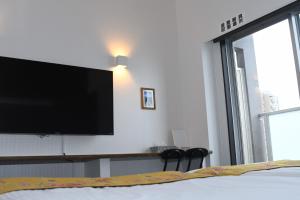 TV i/ili multimedijalni sistem u objektu Hotel Urbansea 2 Matsuo