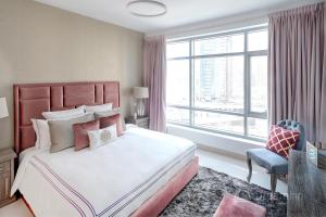 a bedroom with a large bed and a large window at Dream Inn Apartments - Park Island in Dubai