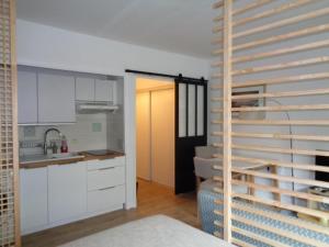 Een keuken of kitchenette bij sun beach