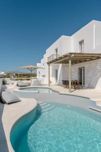 Bazén v ubytování Sea & Olives Suites Hotel and Villas nebo v jeho okolí