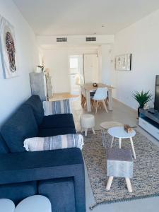 Posedenie v ubytovaní Apartamento playa y club náutico a 150m