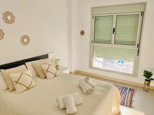 Posteľ alebo postele v izbe v ubytovaní Apartamento playa y club náutico a 150m
