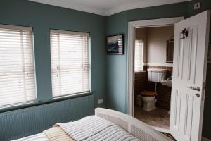 Postel nebo postele na pokoji v ubytování Kilmore Guesthouse