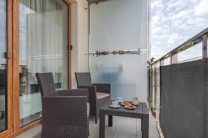 Część wypoczynkowa w obiekcie Apartamenty Osiedle Bursztynowe III by Noclegi Renters