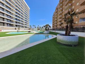 Bazén v ubytování Miramar apartamentos Cosmos nebo v jeho okolí