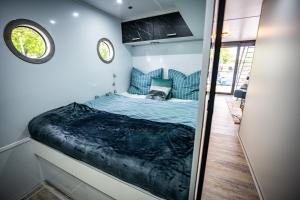 Postel nebo postele na pokoji v ubytování Rezidence Malše - Unikátní apartmány na vodě + 37 fotografií