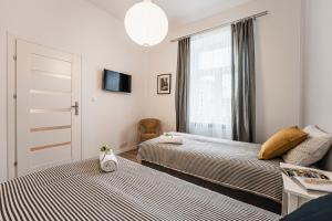 Ένα ή περισσότερα κρεβάτια σε δωμάτιο στο Apartamenty Polonia
