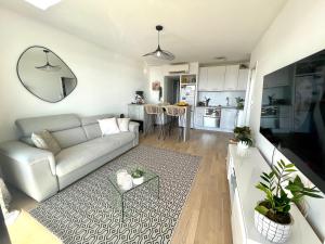 Gallery image of T2 VUE MER - ENTREE DE VILLE in Ajaccio +34 photos