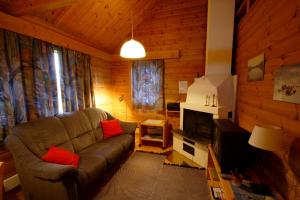 Jeris Lakeside Resort Cabins的休息区