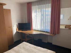 Televiisor ja/või meelelahutuskeskus majutusasutuses Mirage City Hotel Stuttgart Zentrum