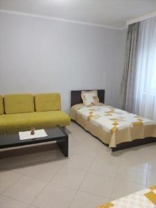A bed or beds in a room at Apartman Ráchegy
