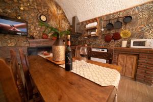 Una cocina o zona de cocina en Cuevas Cortijo Gachas