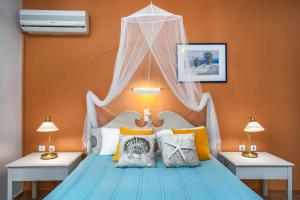 a bedroom with a blue bed with a canopy at Villa Phoenix in Keri