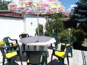 Patio nebo venkovní prostory v ubytování Apartman Ráchegy
