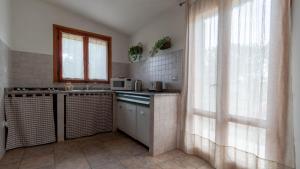 Kuchyňa alebo kuchynka v ubytovaní Villa Luisa - Your Holiday in Sardinia