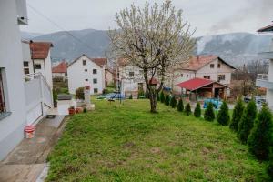 Nespecifikovaný výhled na hory nebo výhled na hory při pohledu z aparthotelu