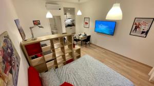 Televízia a/alebo spoločenská miestnosť v ubytovaní Residence Neverin Trieste