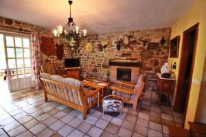 a living room with a stone wall at Casa de Padrón in Padrón